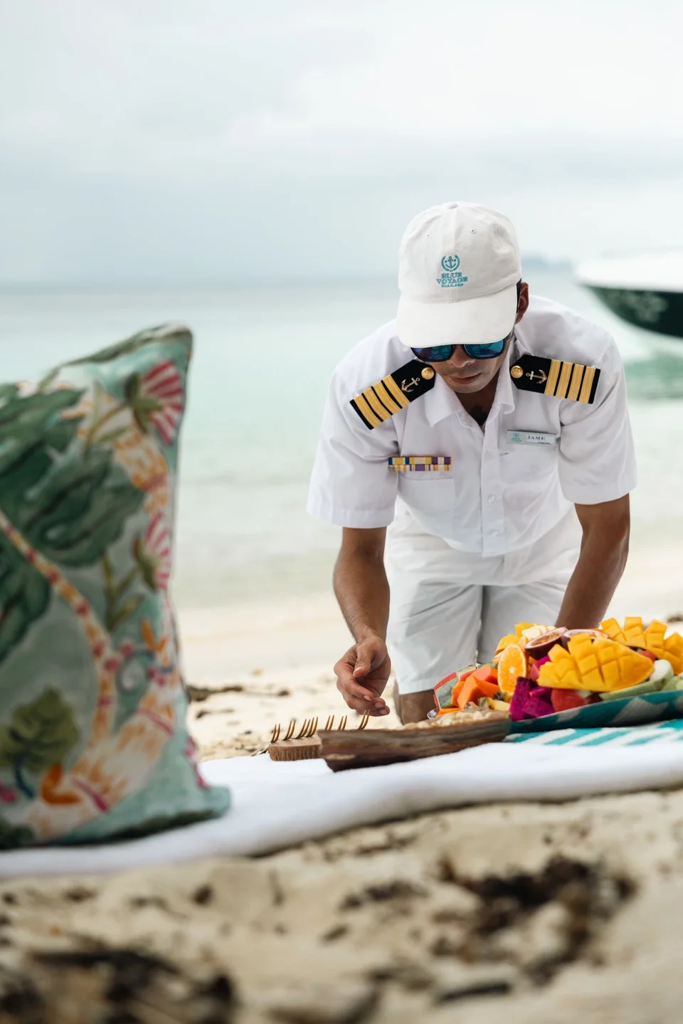 Coco Paradise, Crew preparing fruit