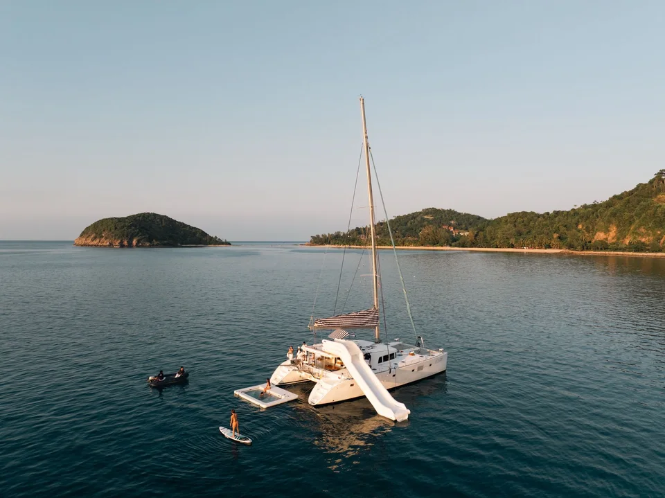 Coco Paradise, Full yacht on the water