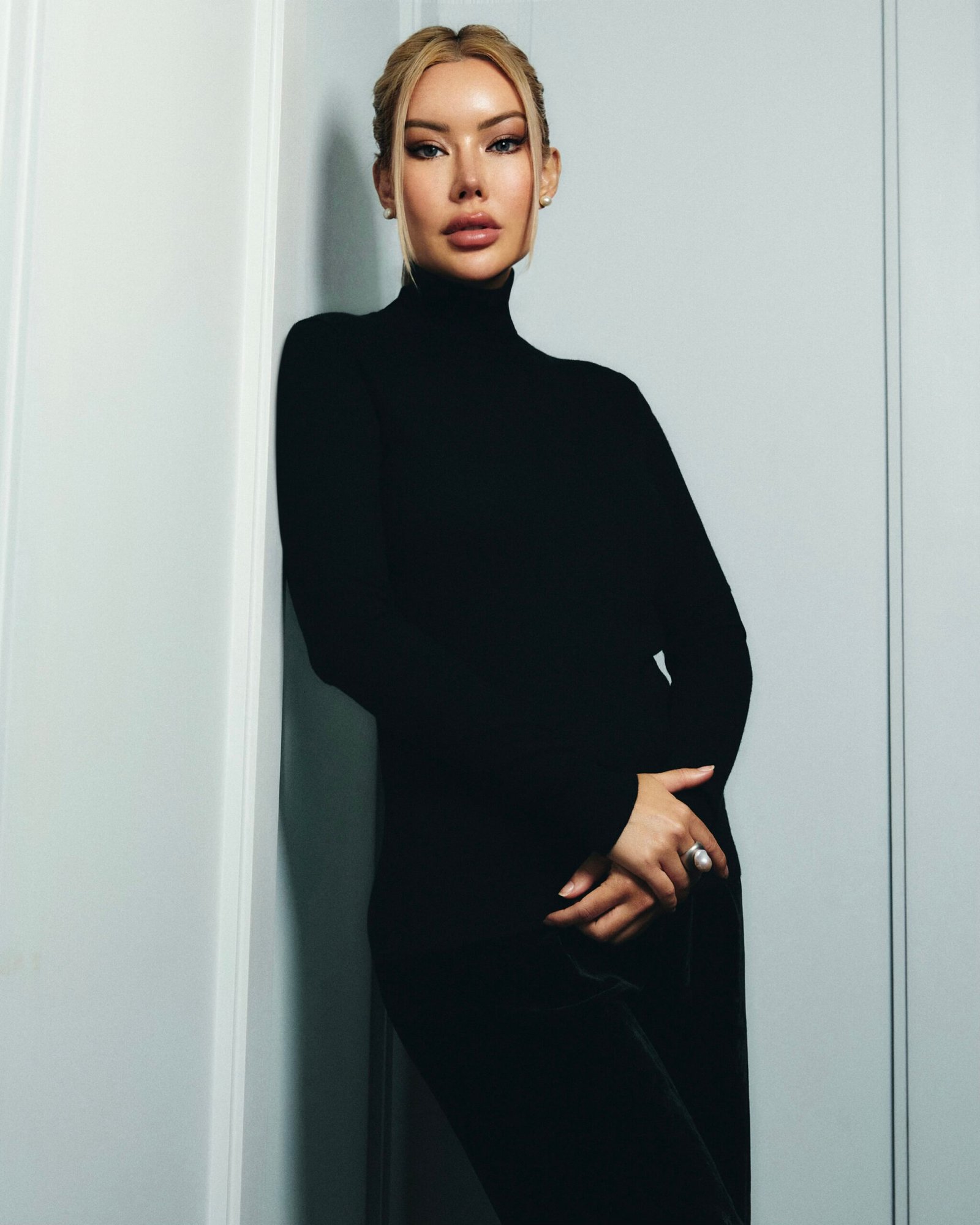 Portrait of Omi Tanchanok Vajarodaya in a black outfit