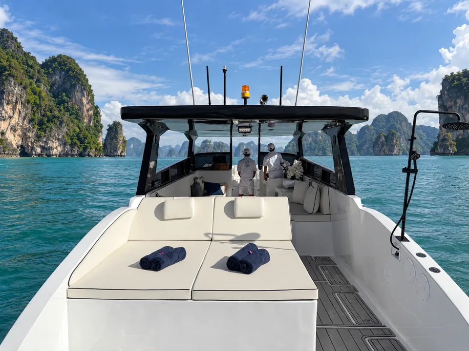 Sir William, Foredeck and helm